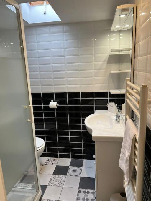 Le Paris Eiffel - Appartement Cosy En Plein Centre Bourgoin-Jallieu Exterior foto