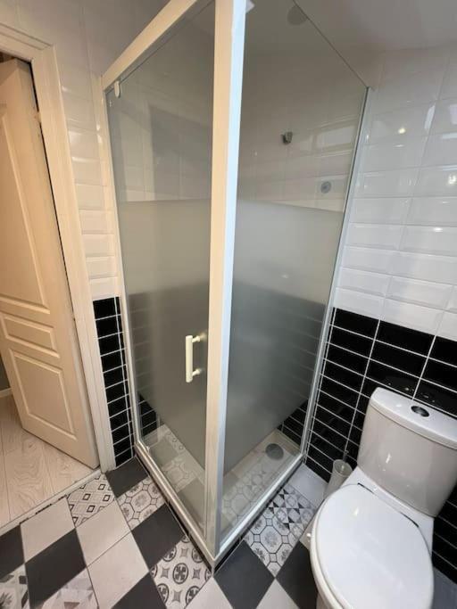 Le Paris Eiffel - Appartement Cosy En Plein Centre Bourgoin-Jallieu Exterior foto